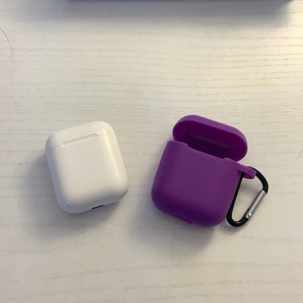 Apple AirPods 2 charging case with included case